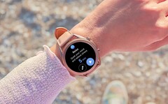 Samsung verspricht mit One UI Watch eine deutlich tiefere Integration mit Galaxy-Smartphones. (Bild: Samsung)