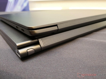 Unten: Yoga C930, oben: Yoga S730