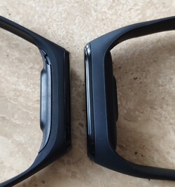 Das Xiaomi Mi Band 4 ist etwa größer als die Samsung Galaxy Fit e