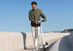 Der Okai Neon Lite ES10 ist ein neuer E-Scooter mit Straßenzulassung und einer Reichweite von bis zu 30 km. (Bild: Okai)