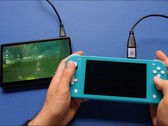 Die umgebaute Nintendo Switch Lite kann per HDMI an Fernseher oder Monitore angeschlossen werden (Bildquelle: Taki II via YouTube)