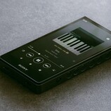 Der Sony Walkman NW-ZX707 hat bereits ein Update von Android 12 auf Android 13 erhalten. (Bild: Sony)