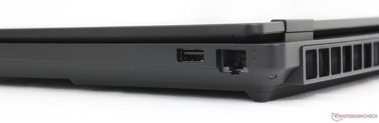 Rechts: USB-A (10 Gbit/s), RJ-45 (1 Gbit/s)