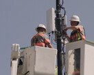 Verizon-Techniker installieren eine 5G-Basisstation (Bild: Verizon)