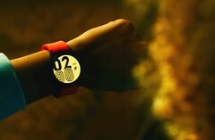 Die Samsung Galaxy Watch4 bestätigt, dass die Frau im TV-Spot um 02:00 Uhr morgens die Wohnung verlässt. (Bild: Samsung)