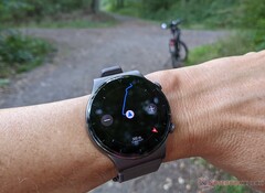 Die Huawei Watch GT 2 Pro, hier im Bild aus unserem Test, bekommt offenbar bald einen Nachfolger: Huawei Watch 3 und Huawei Watch GT 3.