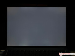 Leichtes Screen-Bleeding bei maximaler Helligkeit (hier etwas verstärkt)