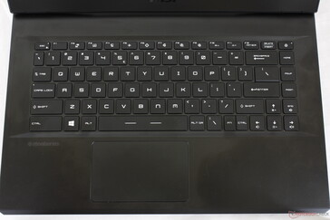 Tastatur und Klickpad sind identisch zum GE66, sowohl in Sachen Ausmaßen als auch beim Bediengefühl