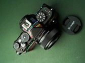 Das SG-Image 35 mm f/2.2 wird als kompaktes Allround-Objektiv zum günstigen Preis vermarktet.
