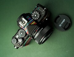Das SG-Image 35 mm f/2.2 wird als kompaktes Allround-Objektiv zum günstigen Preis vermarktet.