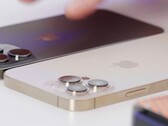 Das Apple iPhone 14 Pro Max unterscheidet sich im Detail an vielen Stellen vom iPhone 13 Pro Max. (Bild: Unbox Therapy)