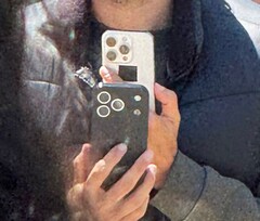 Das Apple iPhone 17 Pro soll auf diesem Foto erstmals zu sehen sein. (Bildquelle: @Skyfops)