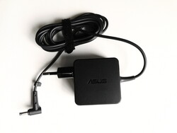 Asus ZenBook 14 - Netzteil