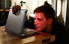 Der Prototyp des neuen MacBook Pro sieht dem aktuellen Modell mit Apple M1 zum Verwechseln ähnlich. (Bild: iFixit)