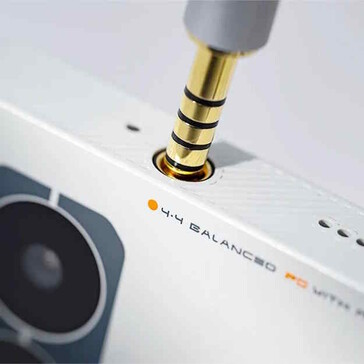 ... und an der Oberseite befinden sich gleich zwei Anschlüsse für Kopfhörer (Bildquelle: Moondrop)