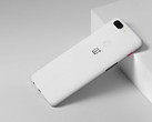 Der Nachfolger zum OnePlus 5T, hier in Sandstone White, wird im 2. Quartal 2018 erscheinen.