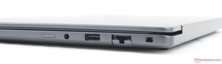 Rechts: Nano-SIM-Steckplatz (optional), 3,5-mm-Kopfhöreranschluss, USB-A 3.2 Gen. 1 (5 Gbit/s), RJ-45 (1 Gbit/s), Noble-Lock