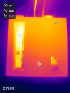 Minisforum MS-02 Ultra beim Stresstest (Oberseite)