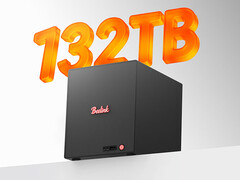 Der ME Pro 370 mit vier Einschüben ist in China ab etwa 555 Euro erhältlich. Abbildung: Ein Werbefoto des NAS, auf dem die Unterstützung für 132 TB Speicherplatz hervorgehoben wird.