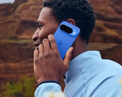 Das Google Pixel 10 wird in vier Farben angeboten, inklusive kräftigem Blau. (Bildquelle: Google)