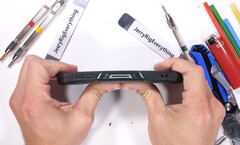 Nach einigen weniger guten Erfahrungen der letzten Wochen, bewährt sich das Kyocera DuraForce Pro 2 im Härtetest.