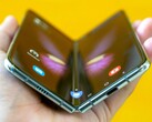 Könnte dünner sein: Laut Analyst und anderen Gerüchten arbeitet Samsung an einem Galaxy Z Fold6 Slim sowie einem Galaxy Z Flip6 Slim. (Bild: Mika Baumeister, editiert)
