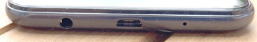 Unten: 3,5mm-Audioport, micro-USB-Port, Mikrofon