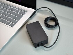 Das 65-Watt-Netzteil reicht nicht aus.