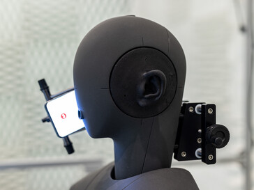 Bild: Stiftung Warentest - Warentest prüft auch die Sprachqualität der Smartphones.