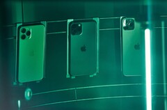Apple will die Lebensdauer von iPhones erhöhen, indem vor dem Verkauf unter anderem die Auswirkungen von UV-Licht getestet werden. (Bild: Apple)