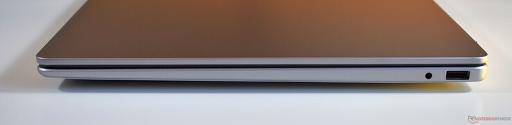 rechts: 3.5mm Audio, USB-A 3.2 Gen 1