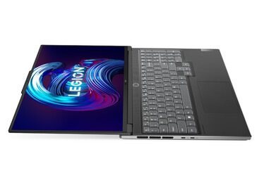 Das Legion Slim 7 von der Seite (Bild: Lenovo)