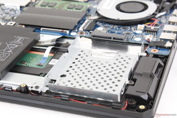 Leerer 2,5-Zoll-SATA-III-Steckplatz für zweiten Massenspeicher