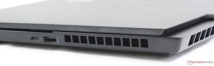 Rechts: USB Typ-C + Thunderbolt 3, USB 3.1 Typ-A