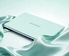Das 15 Air 2026 kostet in China umgerechnet rund 1.772 US-Dollar / 1.550 Euro. Abgebildet ist ein Werbebild, das das Design des Laptops zeigt.