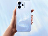 Das Oppo Reno15 FS 5G bietet eine 50 MP Selfie-Kamera im wasserfesten Gehäuse. (Bildquelle: Oppo)
