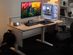 Der Plafform:4 ist ein etwas kleinerer, modularer Schreibtisch (Bildquelle: Corsair)