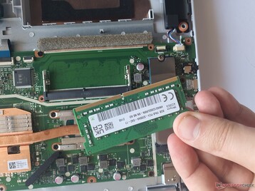 Asus VivoBook 17: Maximal 40 GB RAM (32 GB SODIMM + 8 GB verlötet)