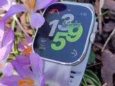 Die Redmi Watch 4 gibt es aktuell günstiger (Bildquelle: Benedikt Winkel, Notebookcheck)
