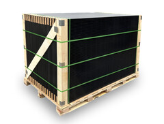 Eine Palette Solarmodule mit je 370 Wp zum Schnäppchenpreis (Bild: Ja Solar)