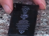 Heiße Nummer: Apple iPhone Akku explodiert und zerlegt das Phone in einem Repair-Shop in Las Vegas.
