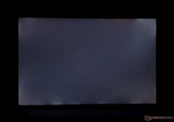 starkes Backlight Bleeding (hier verstärkt dargestellt)