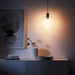 Mit &quot;TRÅDFRI LED-Leuchtmittel E27 806 lm&quot; gibt es ein neues Smart-Home-Leuchtmittel bei IKEA. (Bild: IKEA)