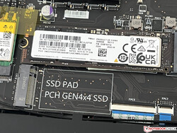 Das GT77 bietet insgesamt drei M.2-2280-Slots (1x PCIe 5.0, 2x PCIe 4.0)