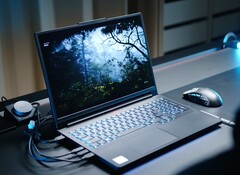 Wer im Bildungsbereich unterwegs ist, kann sich jetzt das Lenovo Legion Pro 7 mit RTX 5080 im Black Friday Deal sichern (Bildquelle: Alex Wätzel)