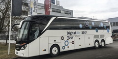 MWC 2017 | Mercedes-Benz Hack-on-Bus-Tour: 10 Coder in der Challenge