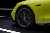Das neue Mercedes-AMG GT 4-Türer Coupe nutzt als erstes Serien-EV drei revolutionäre Axial-Fluss-Motoren für eine Spitzenleistung von bis zu 1.169 PS.