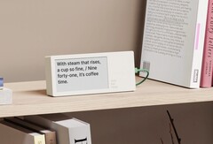 Poem/1 stellt die Uhrzeit stets als Gedicht dar. (Bild: Acts Not Facts)