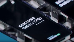 Der Weg von der Fabrik in die Verpackung: Das Galaxy Z Flip im Behind-the-Scenes-Video von Samsung.