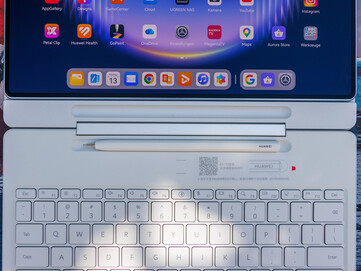 ... kann aber auch sicher in der Tastatur verstaut werden.